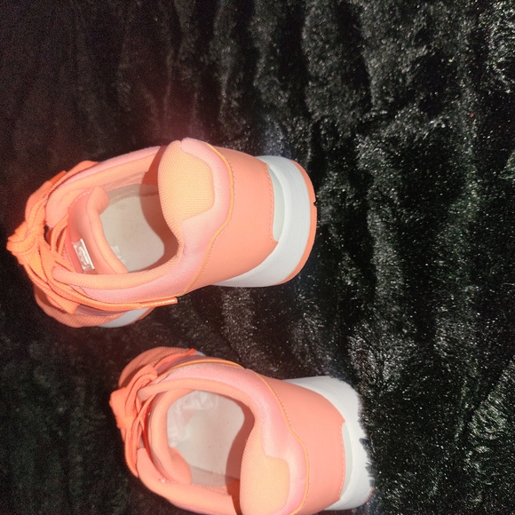 New Balance size 7 Youth/9 Womens - Picture 3 of 5